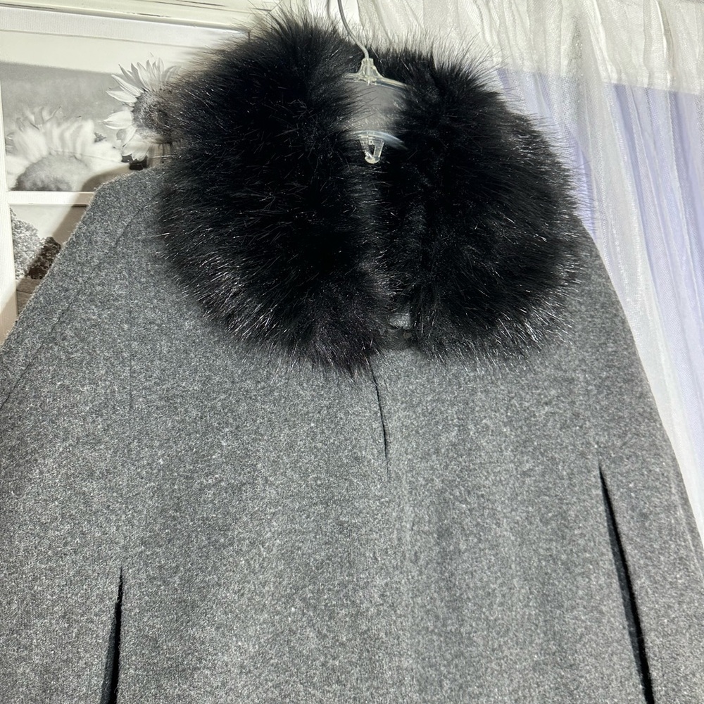 Cape - Picture 2 of 6